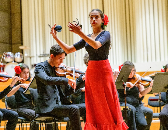 Rebecca toca las castañuelas durante la actuación en el concurso, en la pieza Sevilla de Isaac Albéniz / Bratislava Music Agency