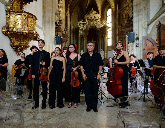 La orquesta saludando tras su actuación en la Iglesia Jesuita / Bratislava Music Agency